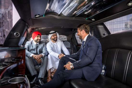 خدمات سيارة الليموزين الفاخرة في مطارات دبي
