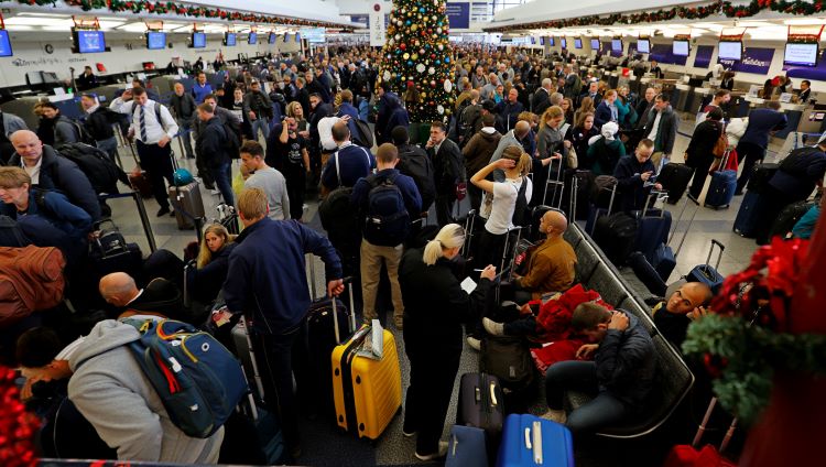 مطارات المملكة المتحدة خلال موسم الأعياد 2025
